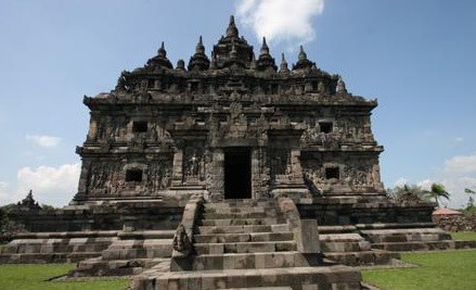 Sejarah Candi Mendut – Pembangunan, Relief, dan Arca (#Lengkap)