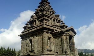 Arsitektur Bagian depan Candi Arjuna